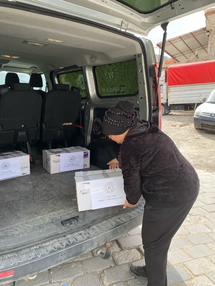 Bir Tutam İyilik Projesi Kapsamında Erzak Kolileri İhtiyaç Sahiplerine Dağıtıldı