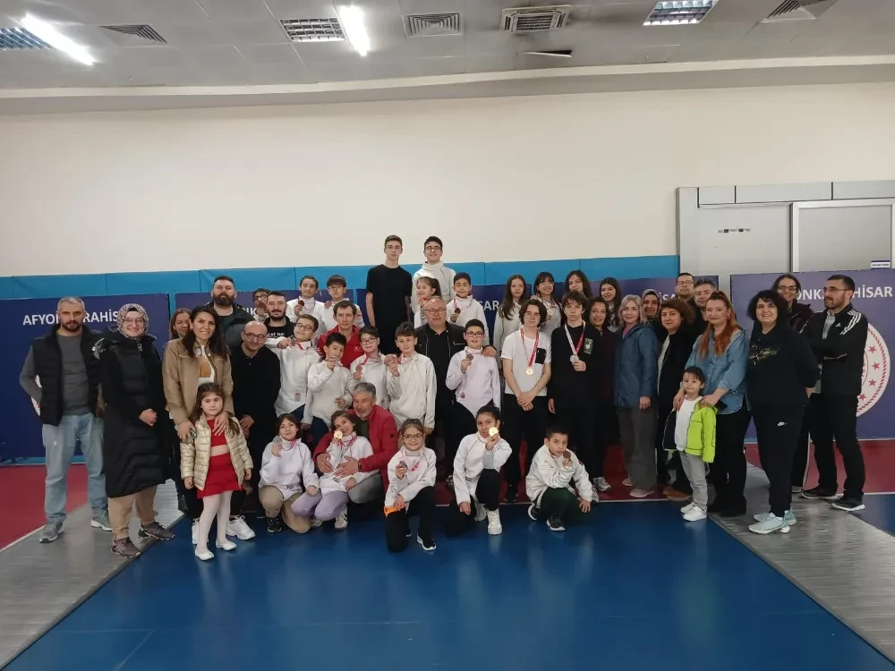 Afyonkarahisarlı Eskrimciler Antalya Yolcusu: İl Seçmeleri Tamamlandı