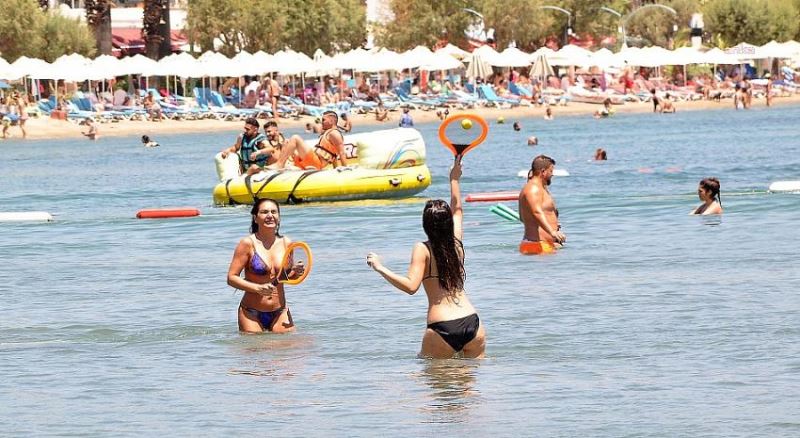 Bodrum sahilleri doldu taştı